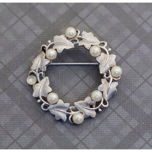 Vintage Pearls & Leaves Brooch by Crown Trifari G28